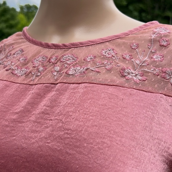 Pretty pink Boho floral embroidered ruffle sleeves, silky top Sz S/M - Picture 2 of 10